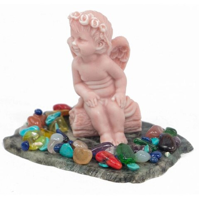 Сувенир "Ангел с венком сидит" из мрамолита