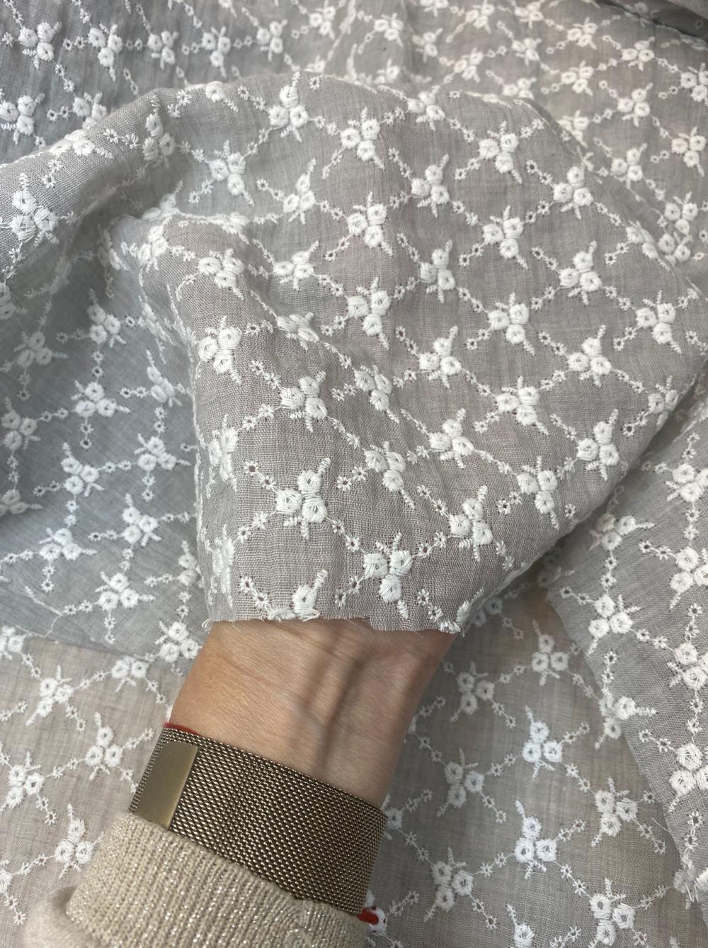 Ткань Батист натуральный хлопок 100%с вышивкой (Италия) ш-140см цена за 1,4 м