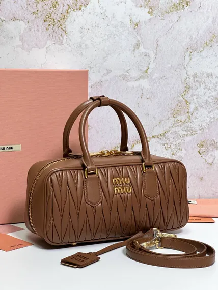 Сумка MIU MIU Arcadie matelassé из кожи наппа, коричневый