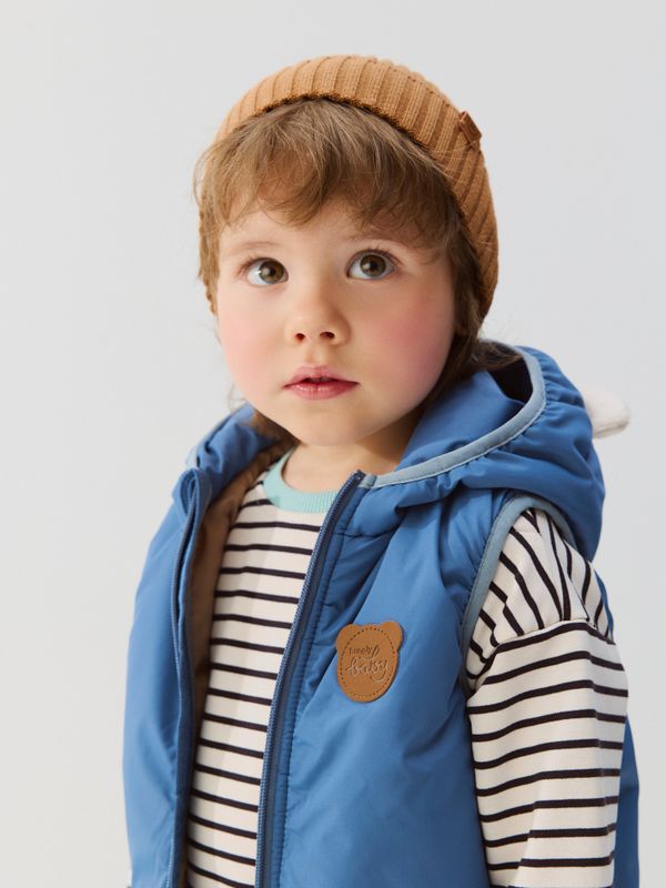 Жилет с капюшоном 