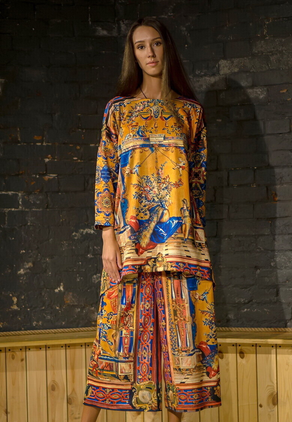 Комплект (туника и брюки кюлоты), по мотивам серии гобеленов известного мастера гротеска Жана Берена