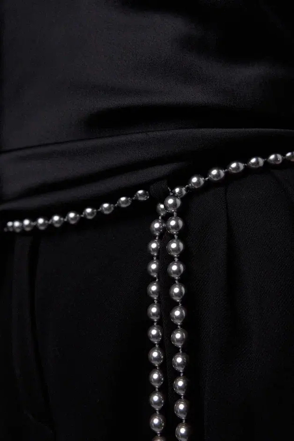 Нить 160 см серого жемчуга Swarovski диаметром 1 см с серебряной застежкой из цирконов