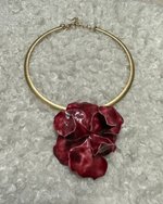 Колье красный цветок