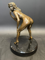 Бронзовая скульптура «Обнаженная»