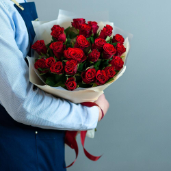 25 красных кенийских роз