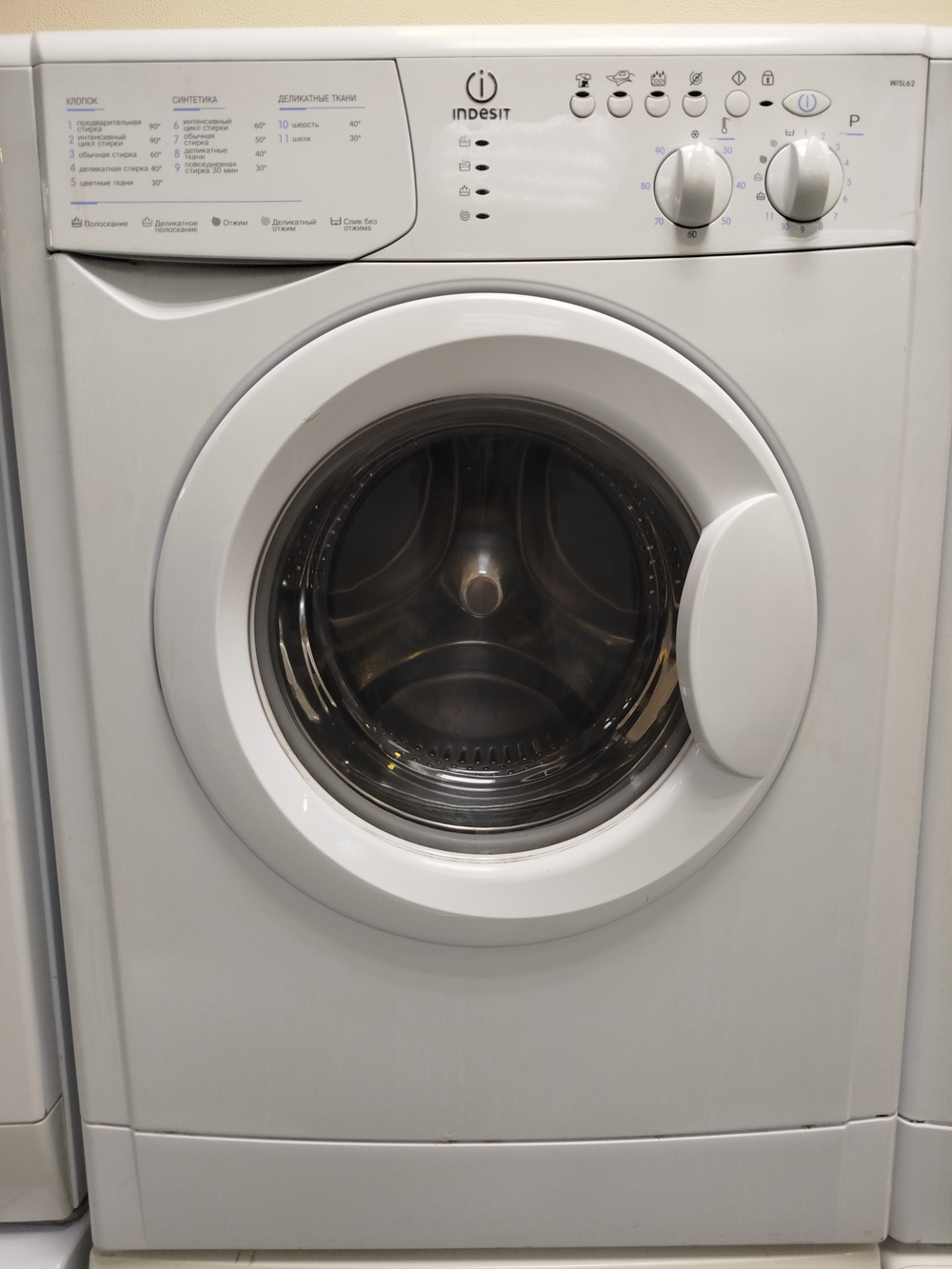 Стиральная машина Indesit WISL62 5 кг б/у