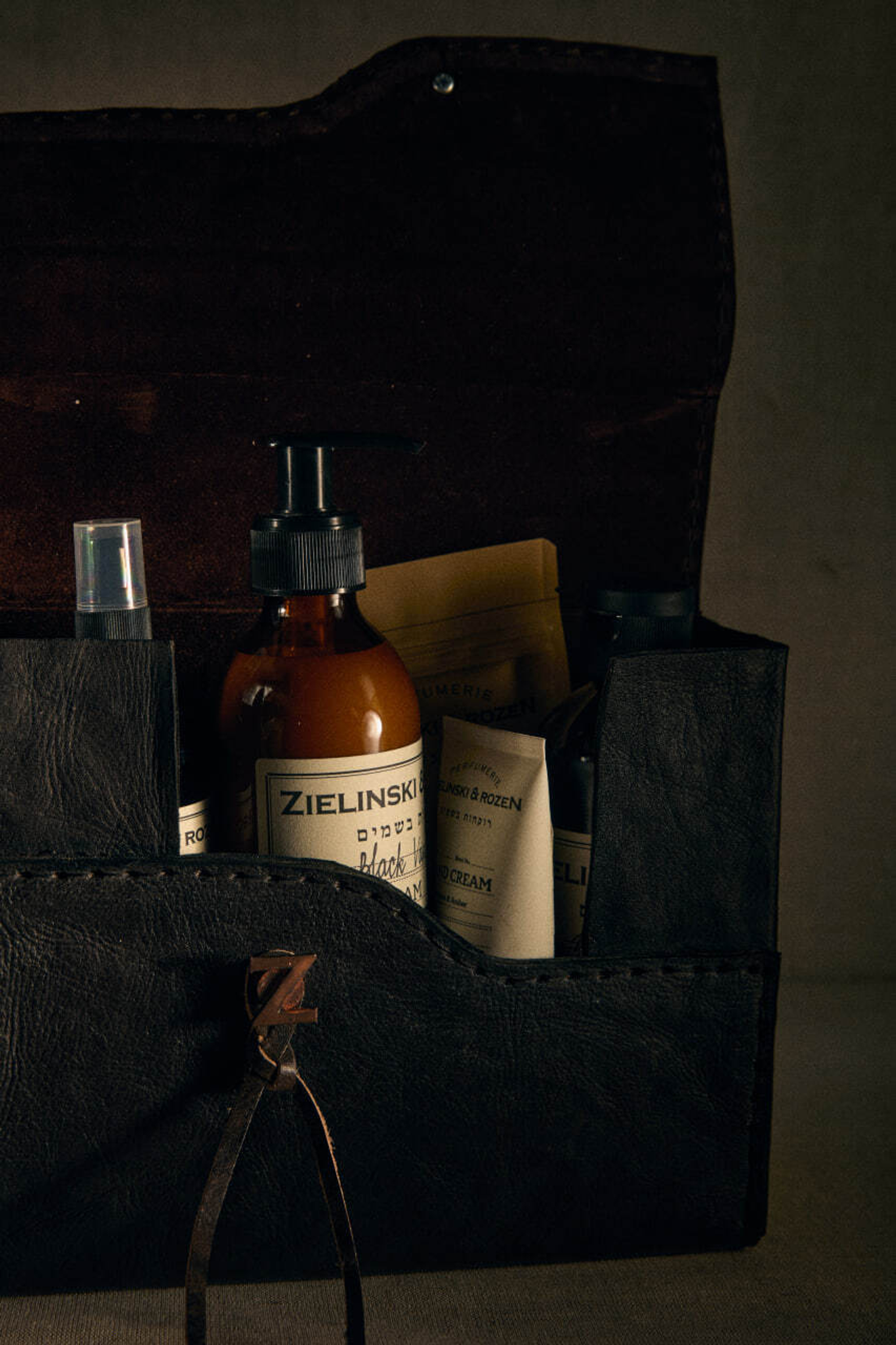 Подарочная коробка из натуральной кожи