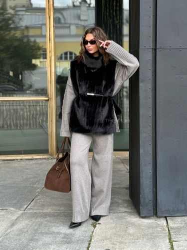 Серый трикотажный костюм с широкими резинками