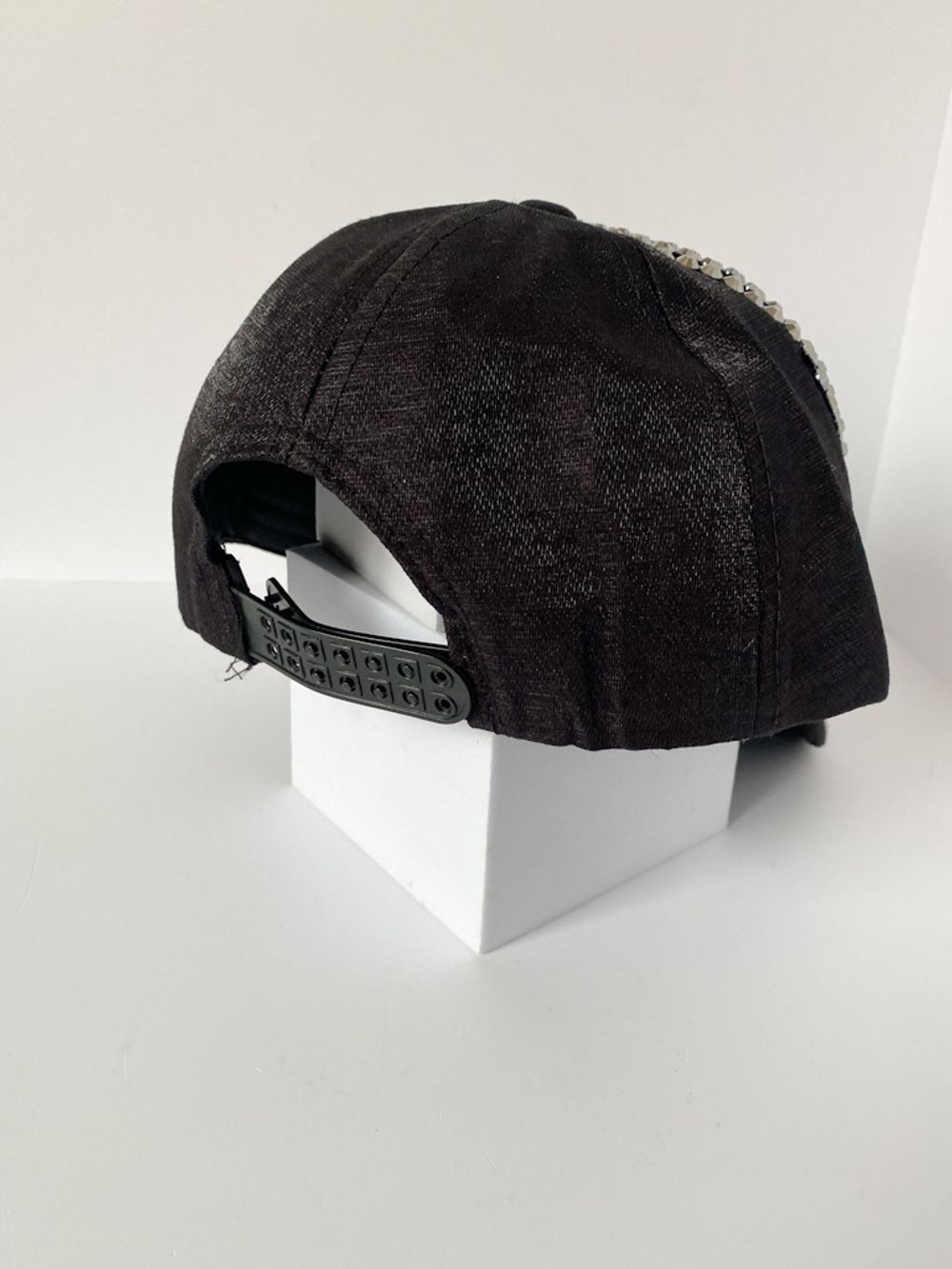 Новая кепка, 128