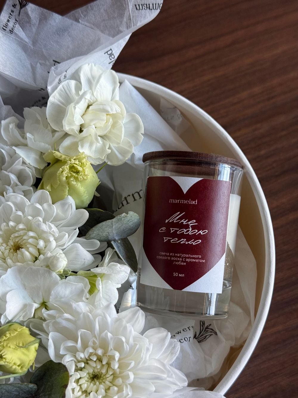 Цветочная композиция в коробке+свеча 50 мл