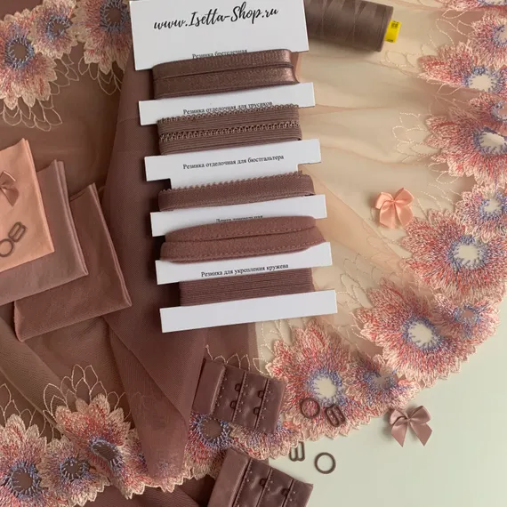 Вышивка на сетке персик/цветы (левая) 18 см