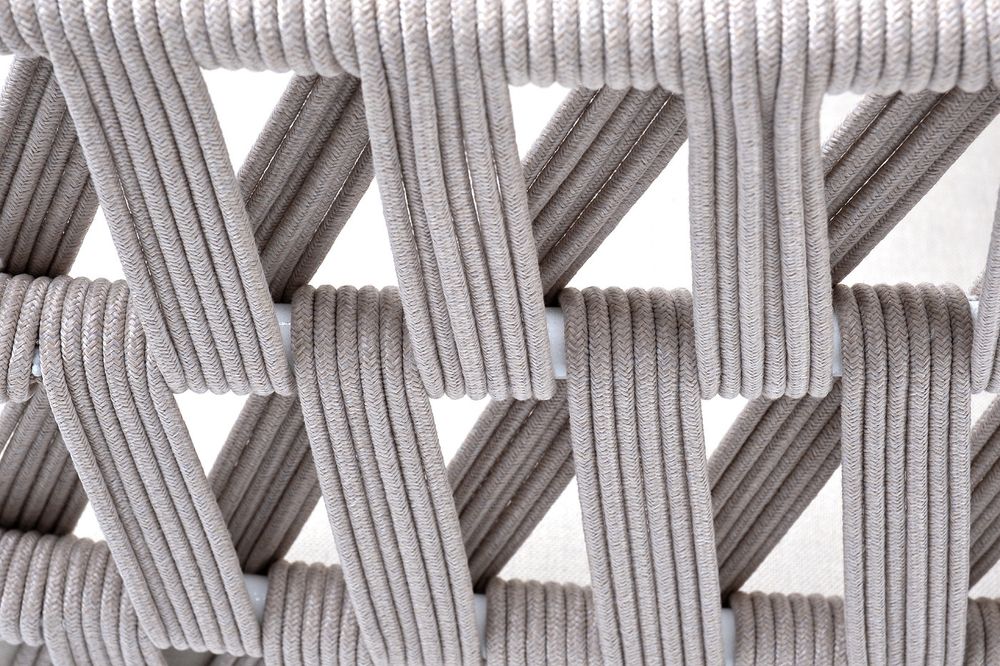 "Диего" кресло плетеное из роупа, основание дуб, каркас алюминий светло-серый (RAL7035) шагрень, роуп бежевый круглый, ткань бежевая 15052