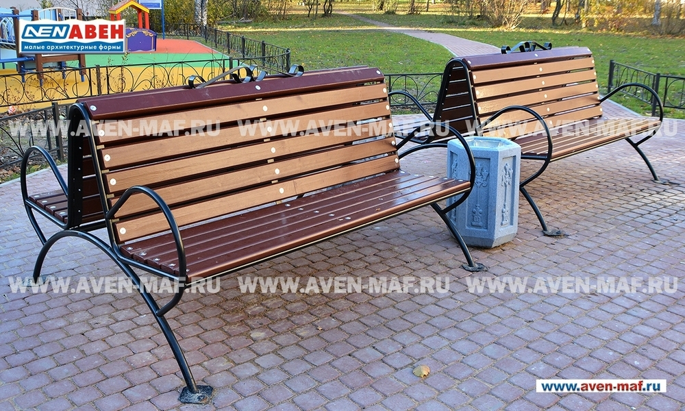 Скамейка на металлическом каркасе