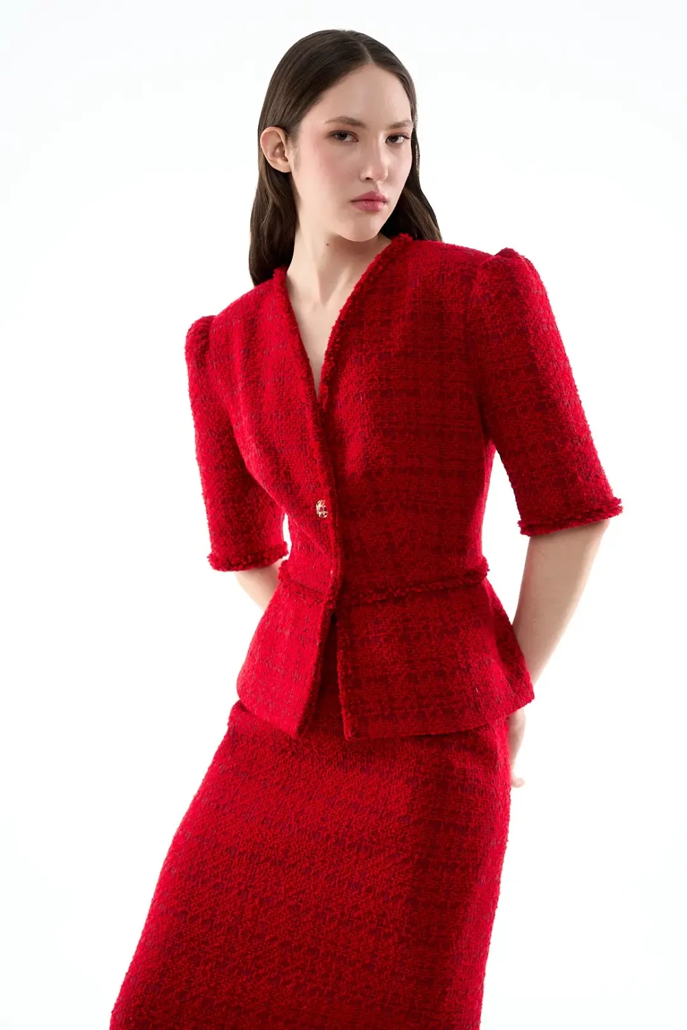 Жакет с объемными плечами и баской красный