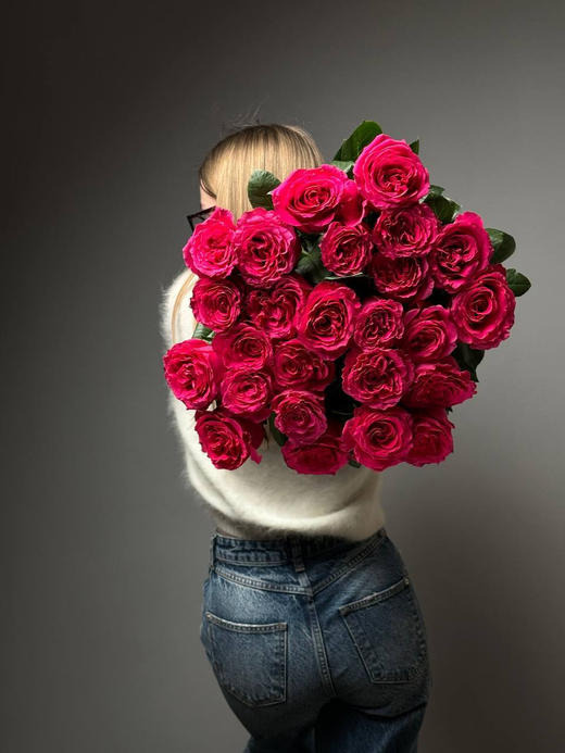 Букет из 35 малиновых роз под ленту