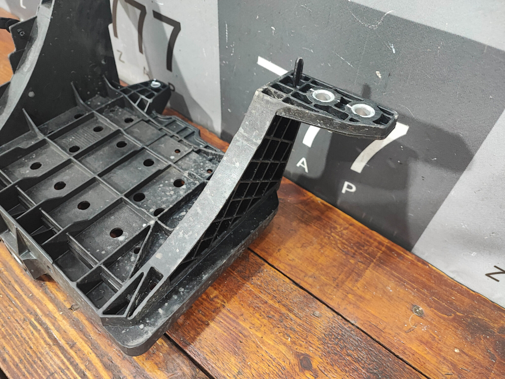 Крепление аккумулятора Chery Tiggo 7 Pro 20-нв Б/У Оригинал 807000408AA