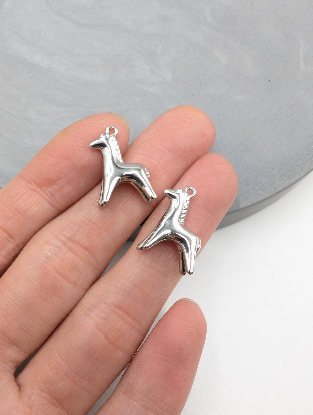 Подвеска лошадка