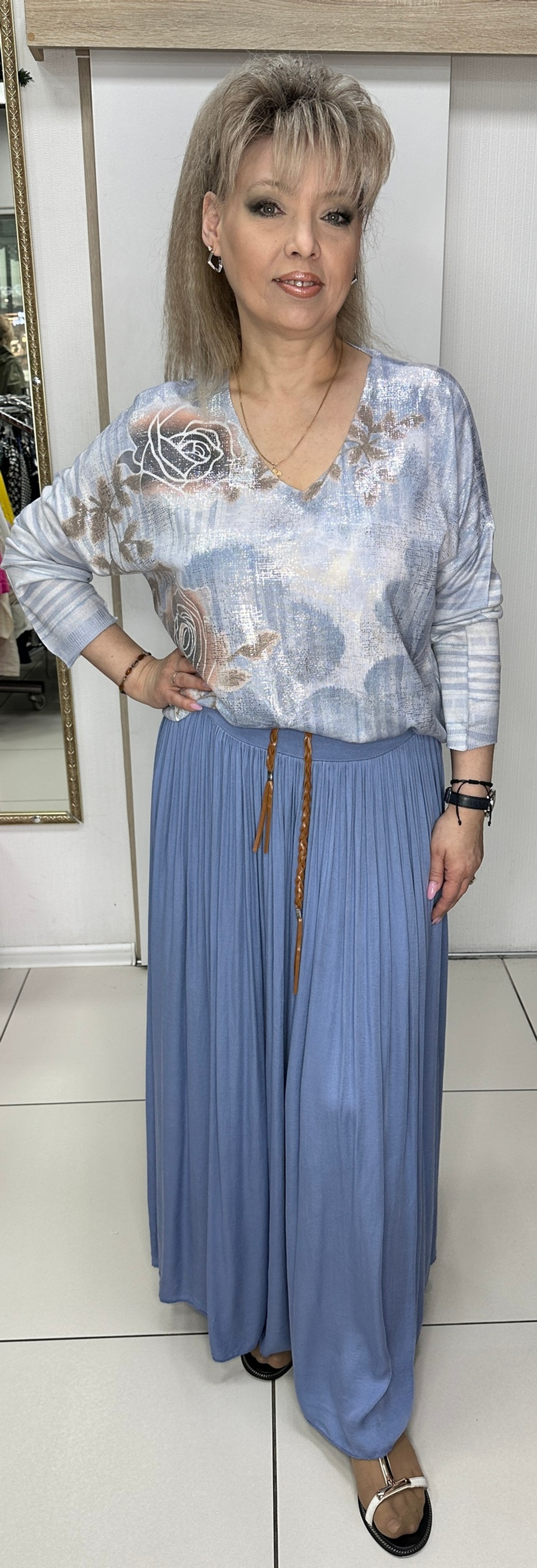 Красивый блузон с блестящим "напылением"