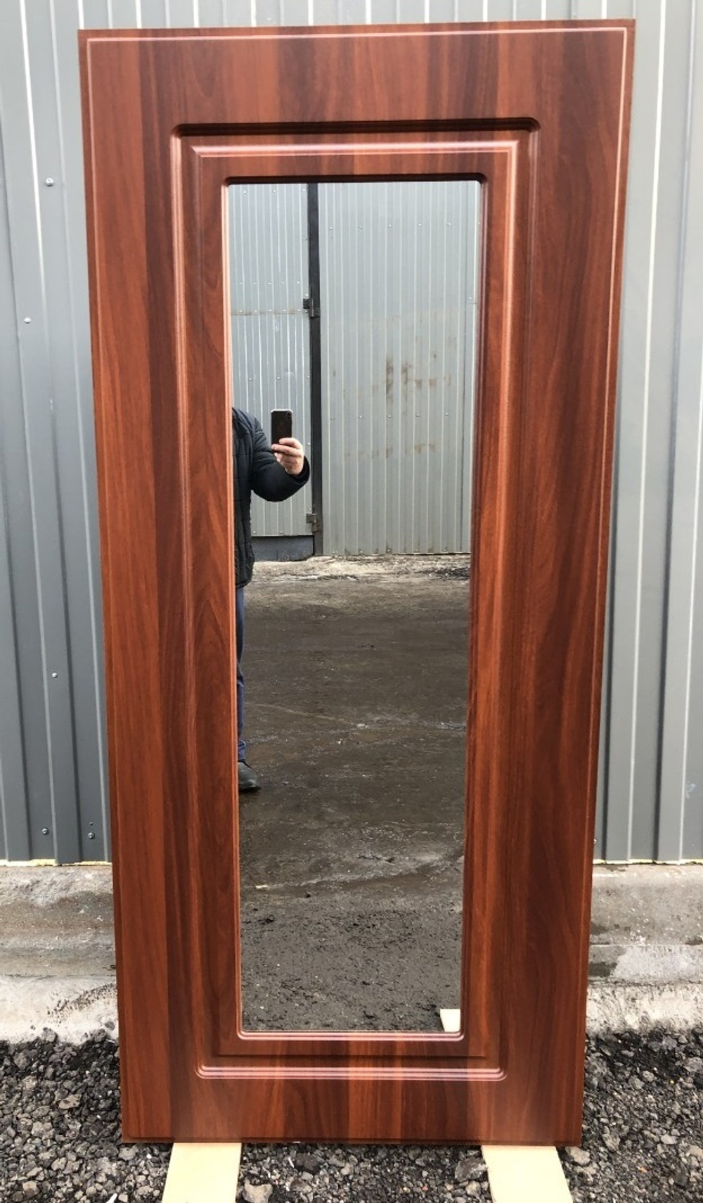 Входная металлическая дверь  с зеркалом RеX (РЕКС) 23 Пчела Бетон темный / зеркало ФЛЗ-120 Итальянский орех 12 мм