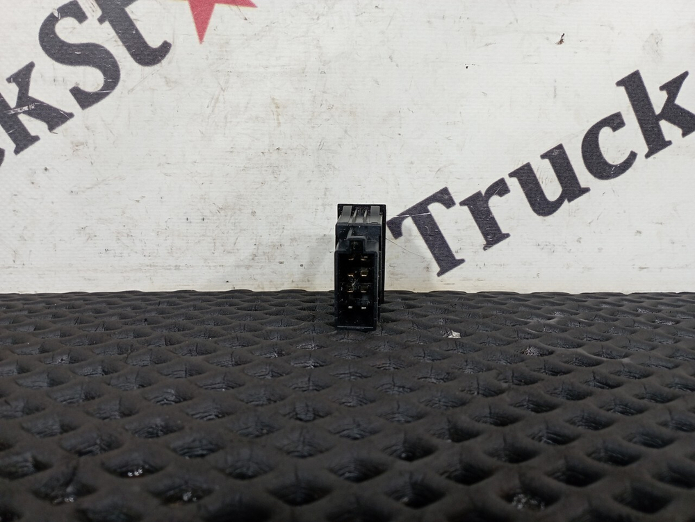 Кнопка переключения топливных баков