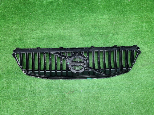 Решетка радиатора Volvo V40 2 (2016-2019)