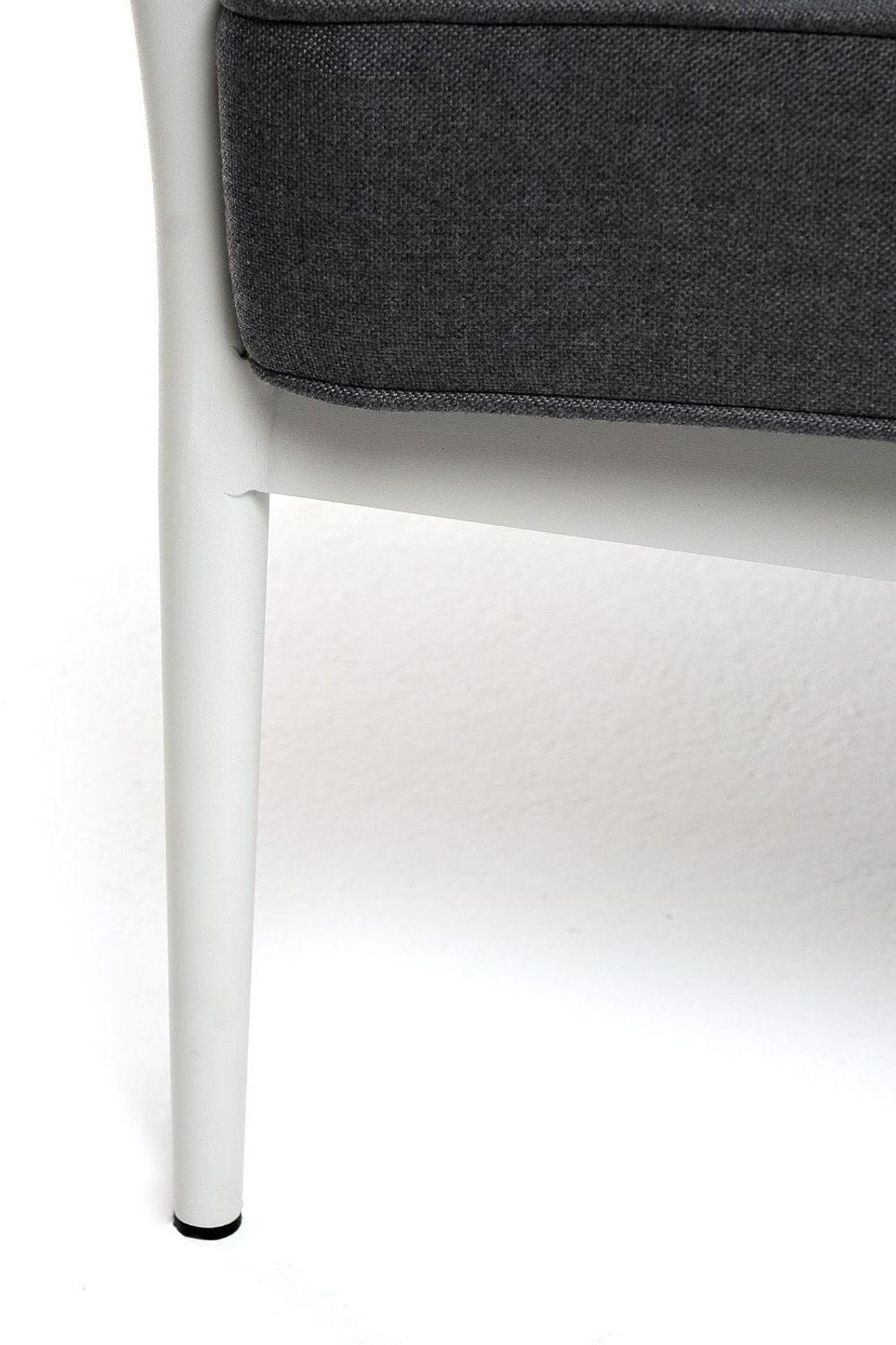 "Касабланка" диван 3-местный плетеный из роупа, каркас алюминий светло-серый (RAL7035) муар, роуп серо-коричневый 23мм, ткань серая 017