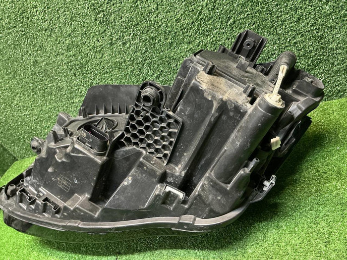 Фара правая VW Touareg 3 (2018-2023) LED