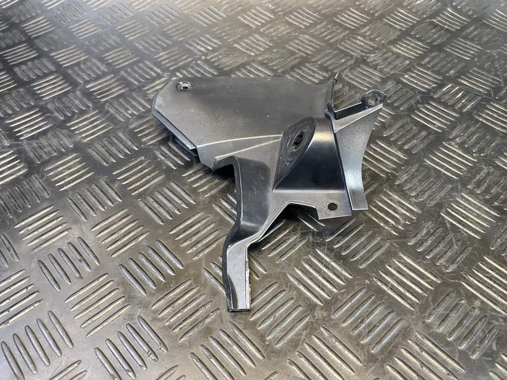 Пластик внутренний правый Yamaha FJR1300A RP13A 2010 3P6-2837M-00