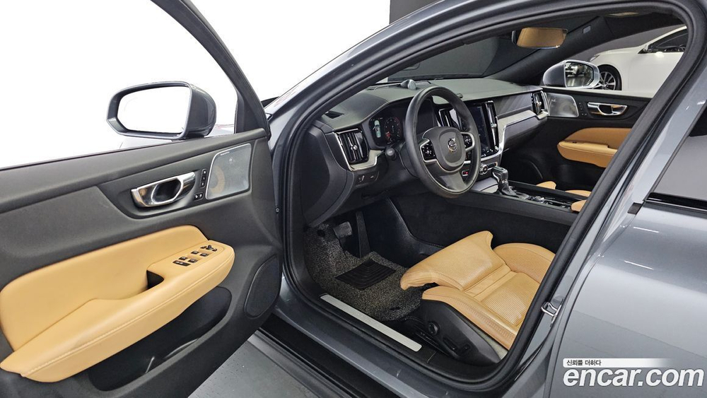 Volvo V60 Cross Country 2 Generation T5 Pro AWD (10.2019)