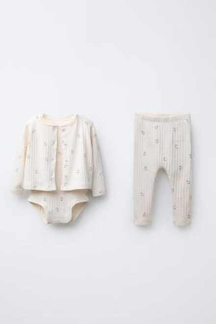 ZARA КОМПЛЕКТ ИЗ КУРТКИ, БОДИ И ЛЕГГИНСОВ С ПРИНТОМ «ГУСИ», СВЕТЛО-БЕЖЕВЫЙ