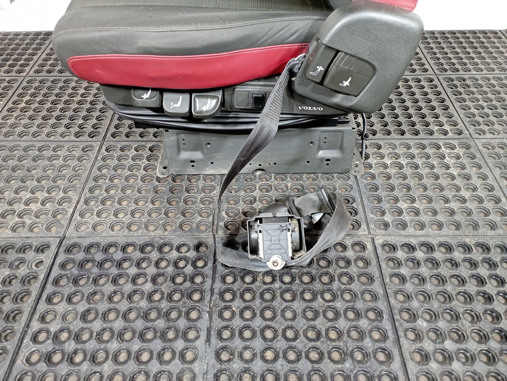 Сиденье водительское пневматическое