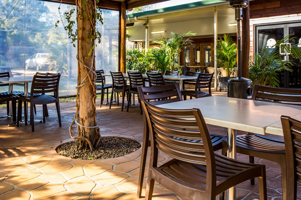 Стул пластиковый Siesta Contract Ares, коричневый