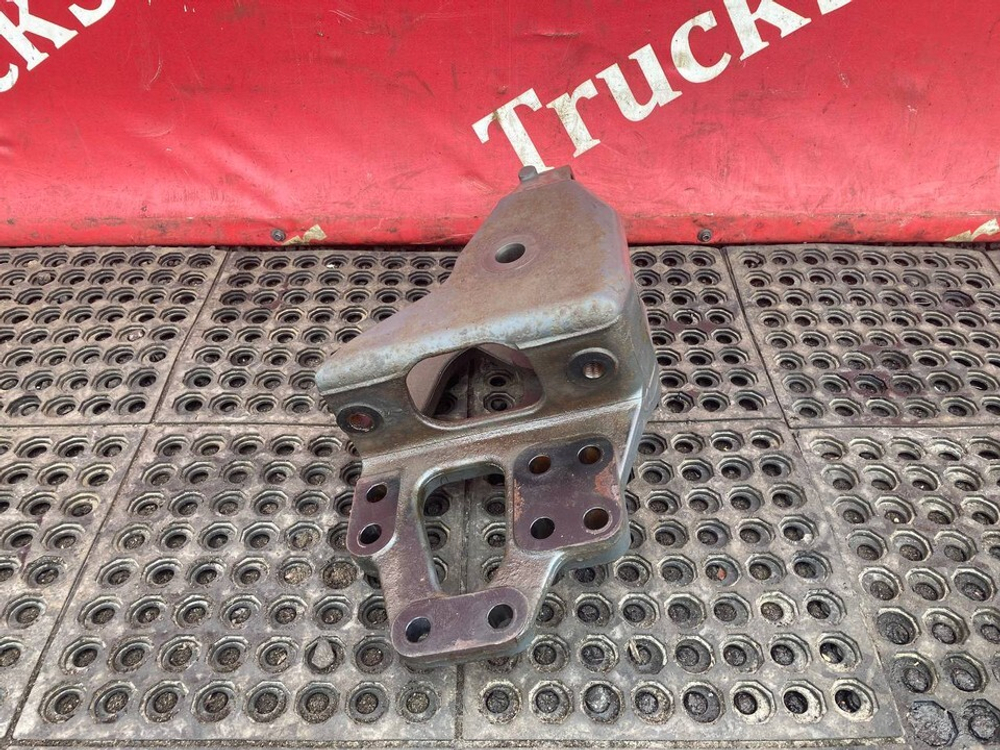 Кронштейн рессоры передней правый