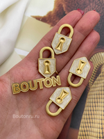 Пуговицы замочек теплое золото с белой перламутровой эмалью Скиапар.
