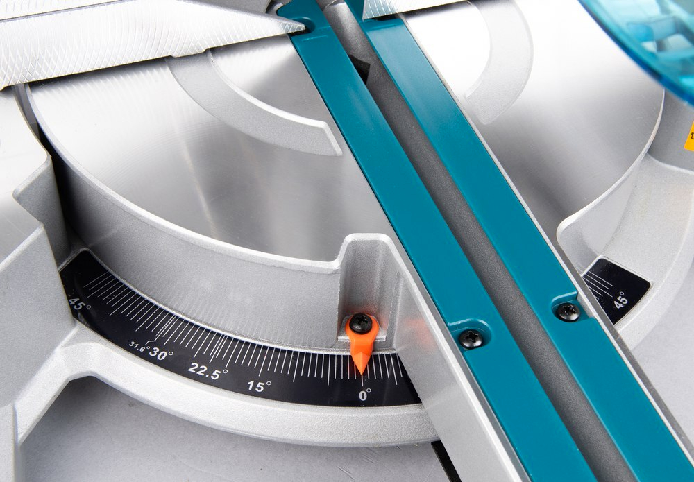 Торцовочная пила с протяжкой LS0816F 1010 Вт 190 мм 6000 об/мин