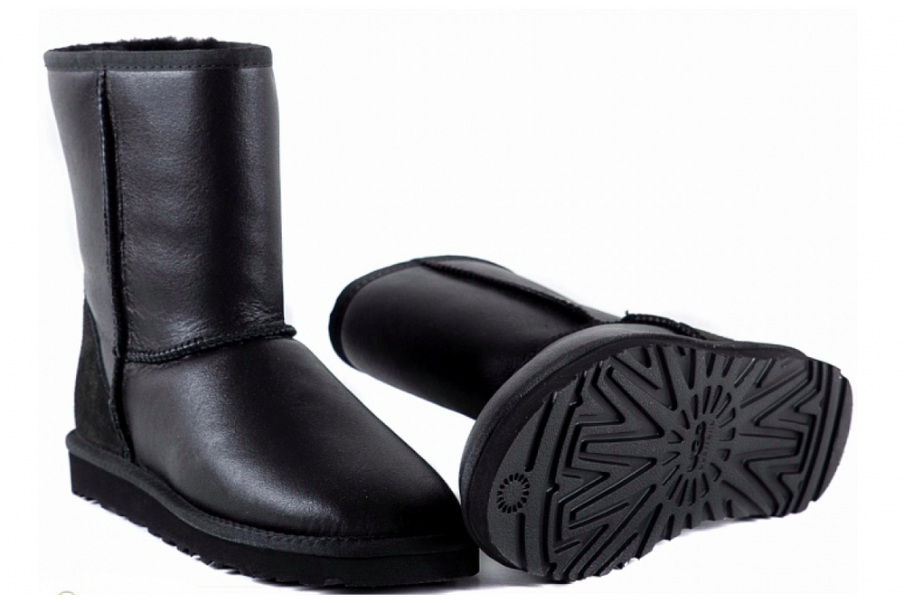 UGG Classic Short Metallic Black