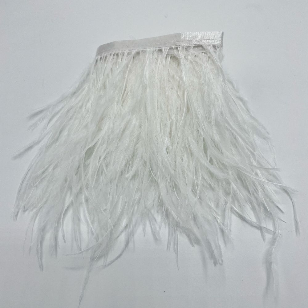 Перья страуса на ленте