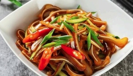 Свиные ушки с фирменным соусом