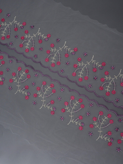 Вышивка на сетке молочная с малиновой фуксией и яркой лавандой ширина 20 см (2 стороны)