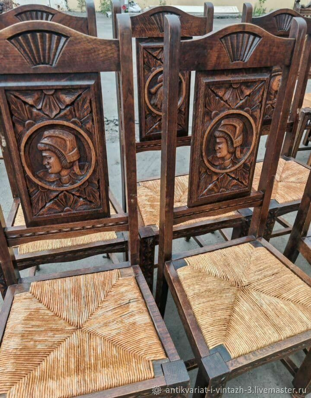 Старинные стулья с ротангом