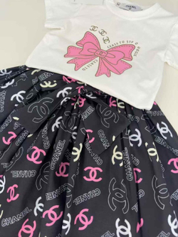 Юбка и футболка Chanel с рисунком бантика