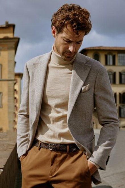 Мужской пиджак с накладными карманами