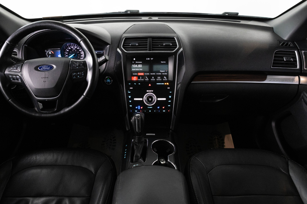 Ford Explorer, 2018 год