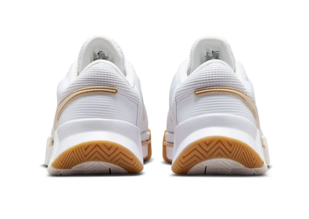 Женские Кроссовки теннисные Nike Zoom GP Challenge 1.5 - white/lt orewood/summit white