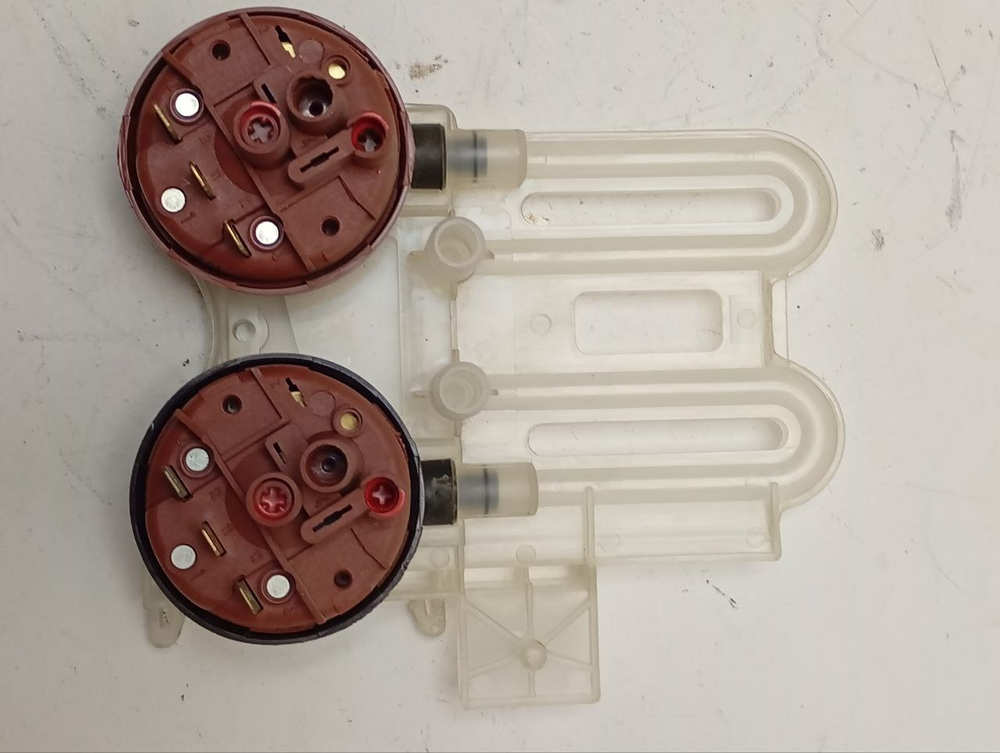 ESL4120 ктп1 Датчик уровня для посудомоечных машин с креплением Electrolux, AEG, Zanussi 15262960 б/у