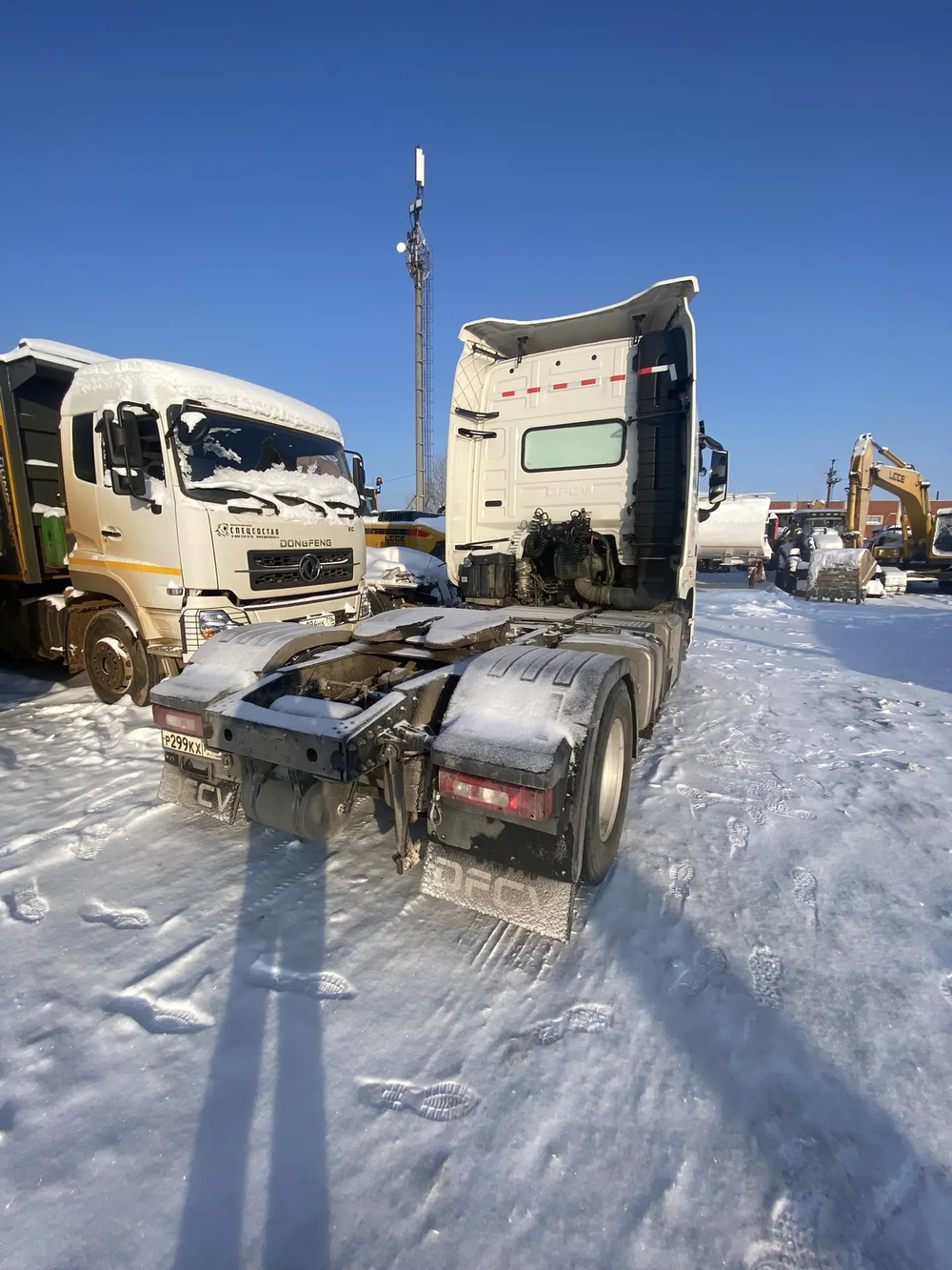 DongFeng DFH 4x2 Седельный тягач DFH4180C2 (Дизельный, 13,5 л, 528 л.с., АТ)