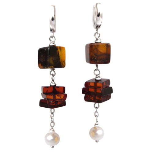 Серьги с янтарными кубиками и пресноводным жемчугом