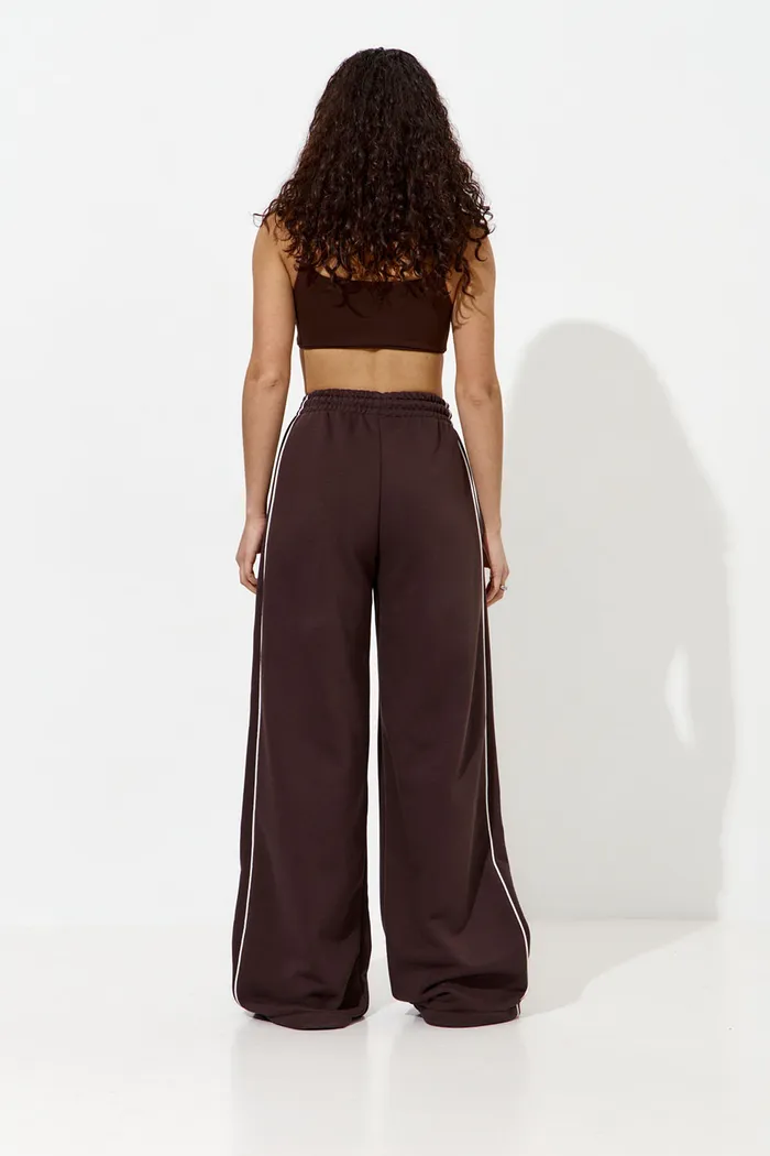 Широкие джоггеры с кантом цвета шоколад
