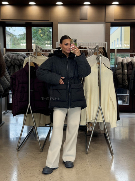 Комбинированный удлиненный пуховик черного цвета