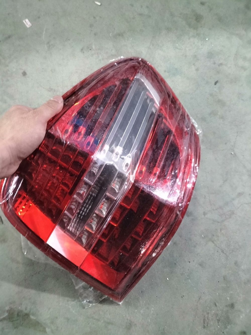 Задний фонарь (левый/правый) Mercedes-Benz ML350/ML320/ML300 оригинал